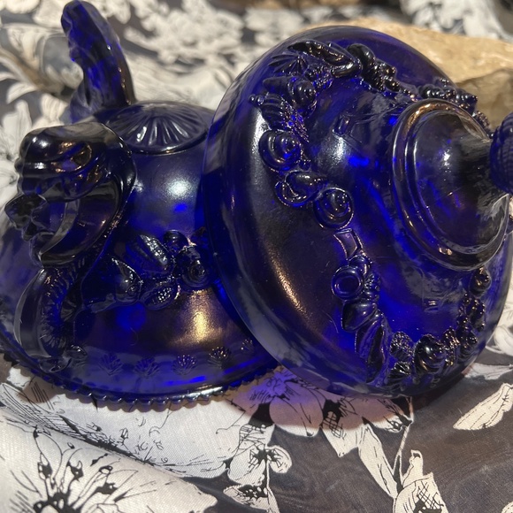 Dalzell Viking Vintage Glass Candy Dish & Lid - Picture 3 of 17